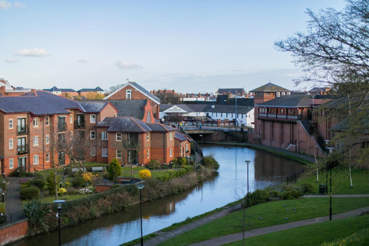Central Bnb With Secure Parking Chester Exterior photo
